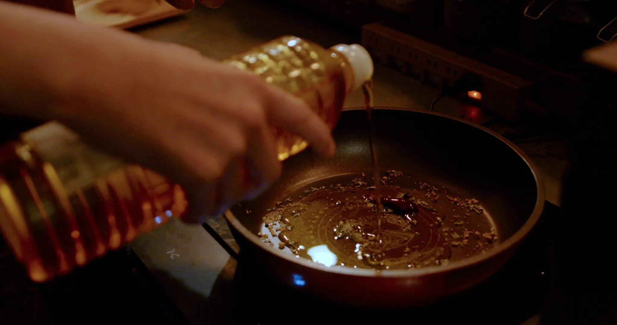 こんにちは、カレー食堂コモやんです！本日は、インドカレーや地...